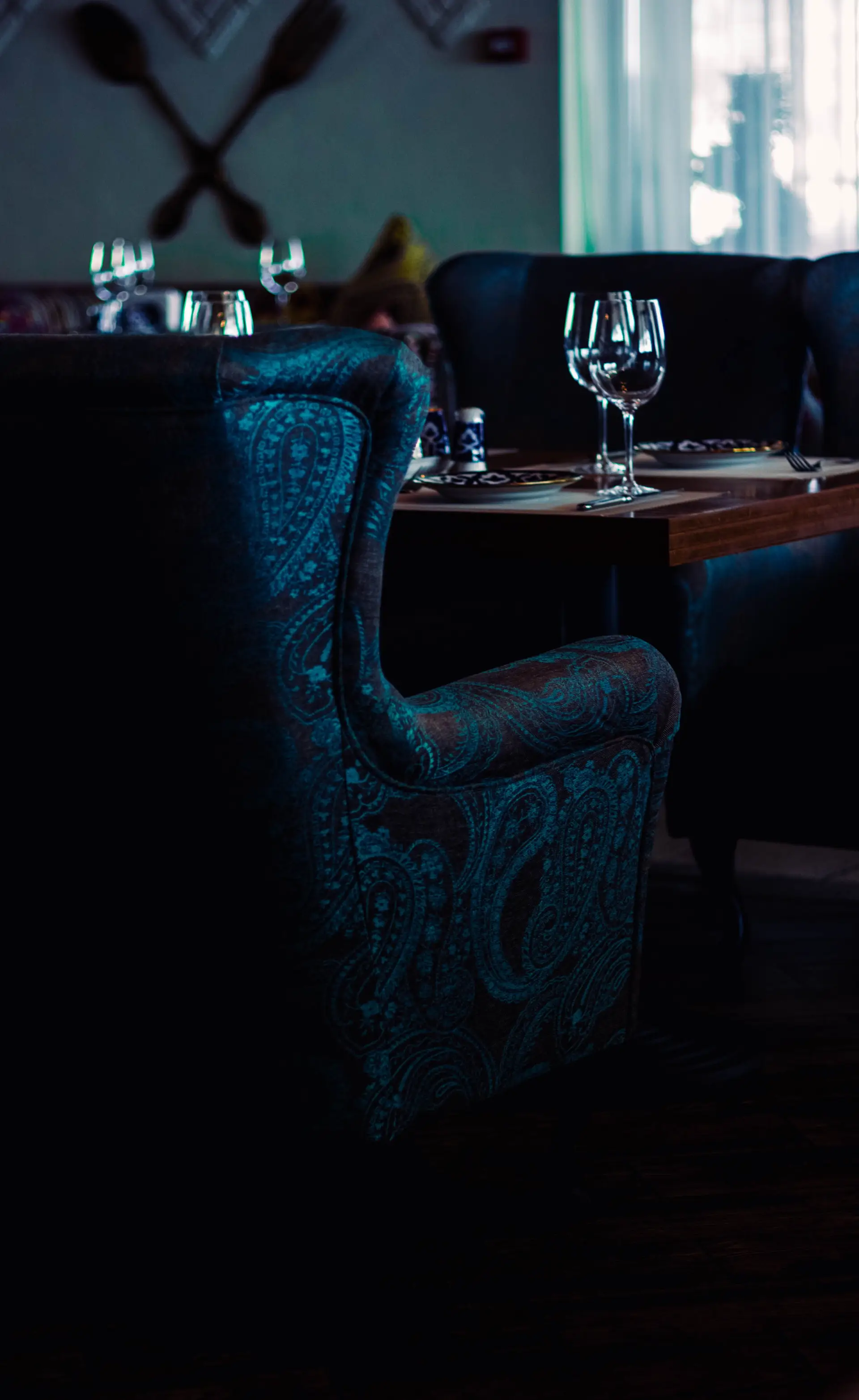 Elegant dining table setting at DelmariqueBistro